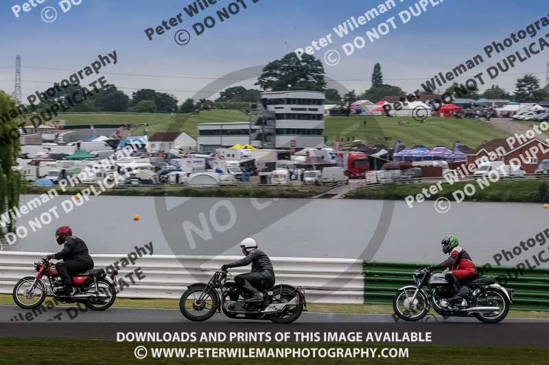 Vintage motorcycle club;eventdigitalimages;mallory park;mallory park trackday photographs;no limits trackdays;peter wileman photography;trackday digital images;trackday photos;vmcc festival 1000 bikes photographs